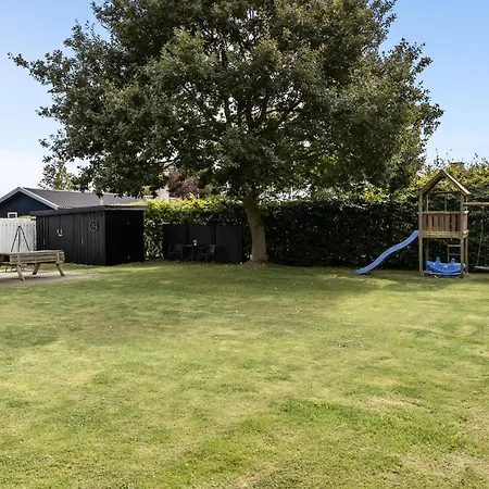 بيت للعطل 3 Bedroom Lovely In *